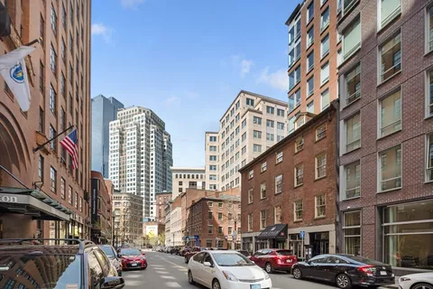 $1,195,000 | 80 Broad Street, Unit 602, Boston, MA 02110