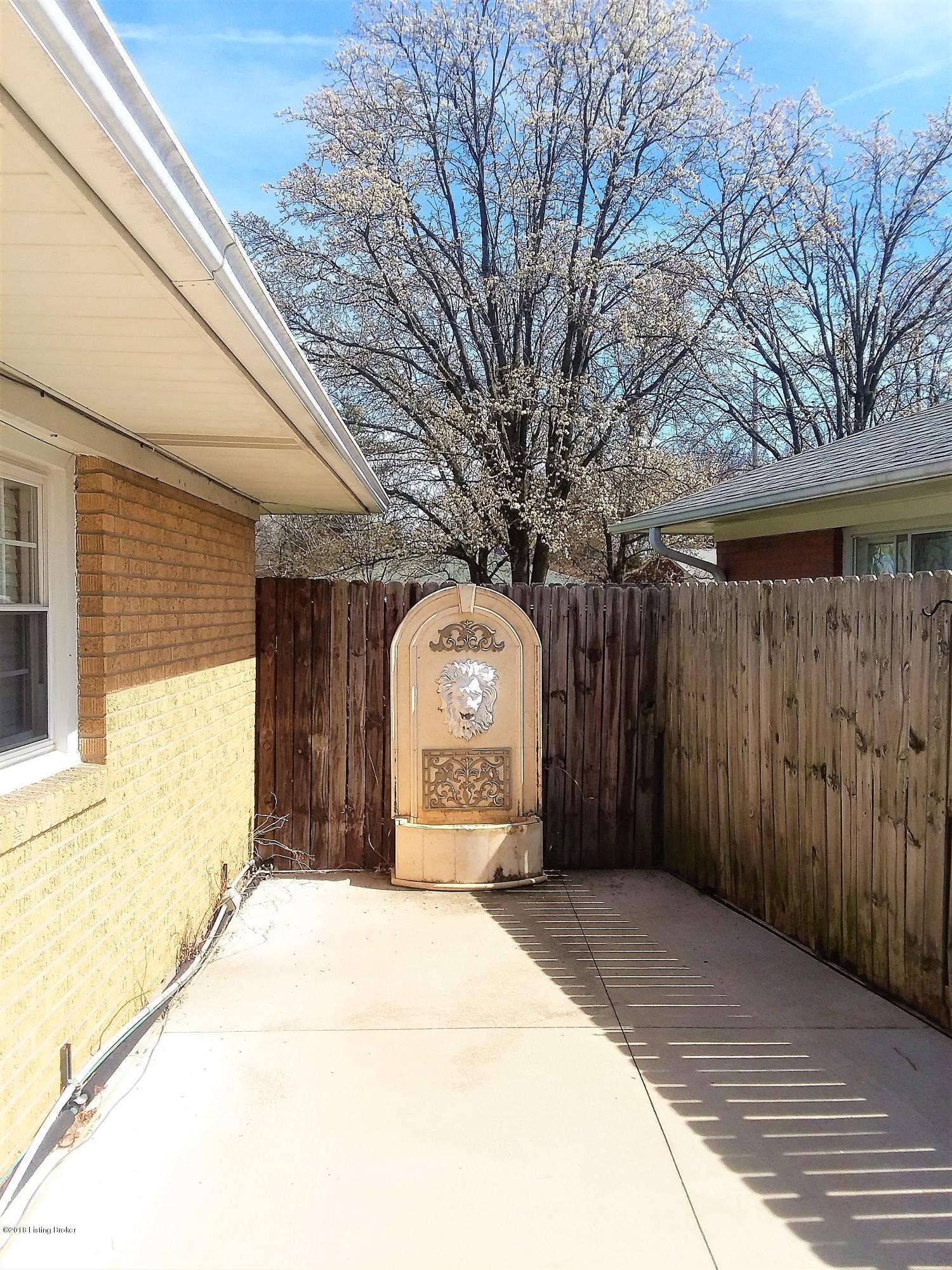 2935 Rio Rita Avenue Louisville, KY 40220 - Photo 12 of 13 Patio
