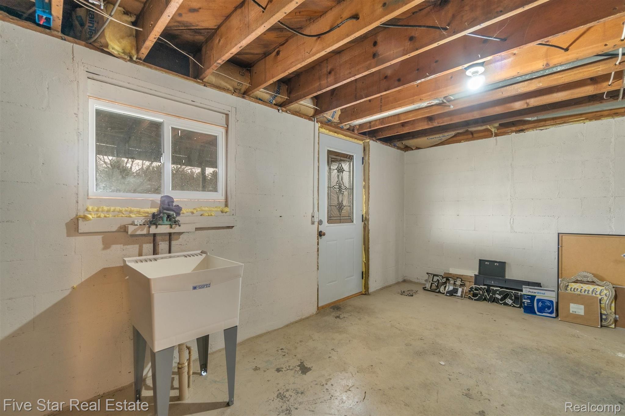 5500 North Henderson Road Davison, MI 48423 - Photo 30 of 48 30-5500-N-Henderson-Rd-WindowStill-Real-Estate-Photography-30.jpg