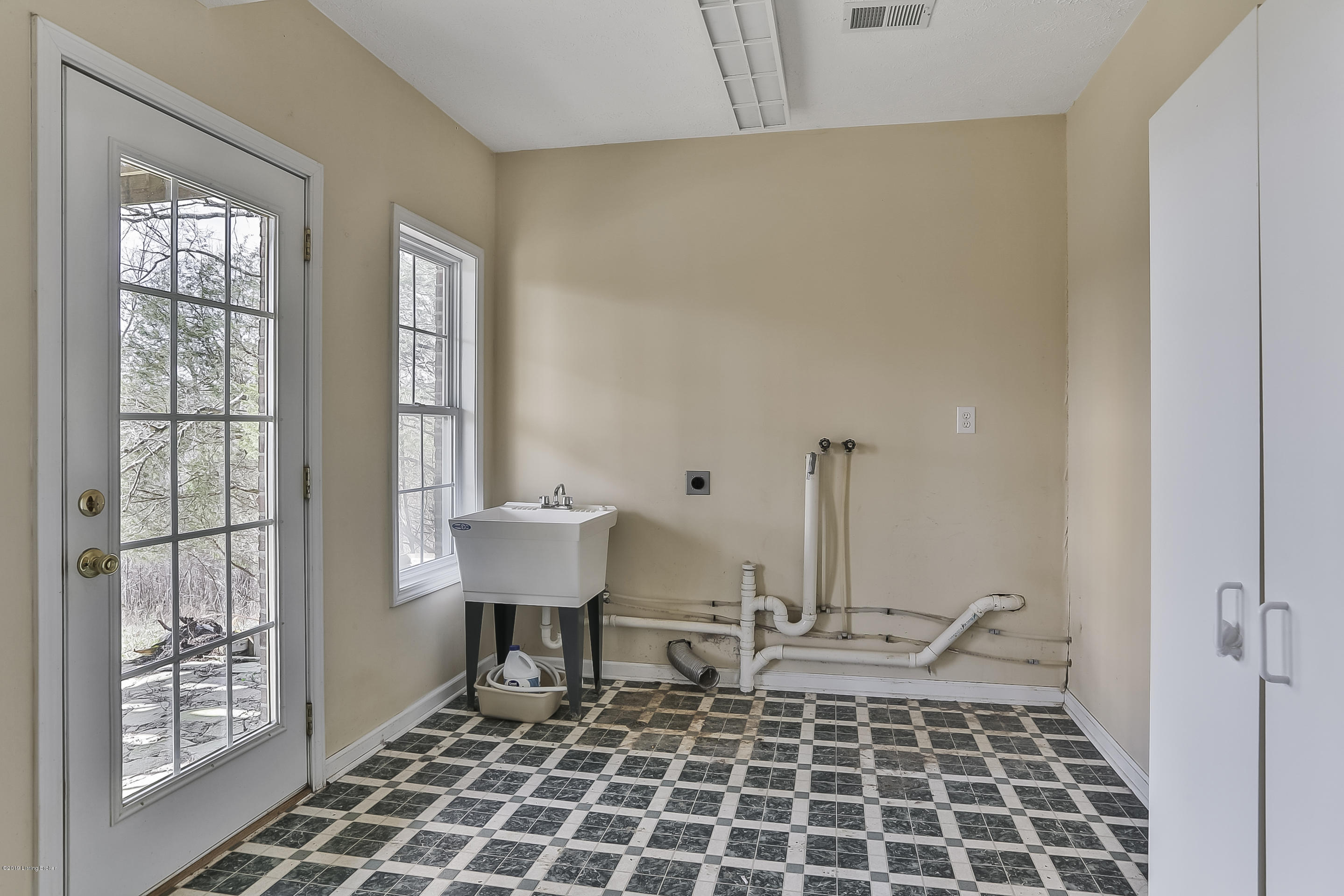 1020 Scrabble Road Bagdad, KY 40003 - Photo 25 of 45 Laundry
