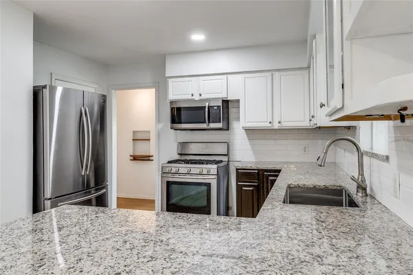 $3,290 | 6418 East Lovers Lane, Dallas, TX 75214