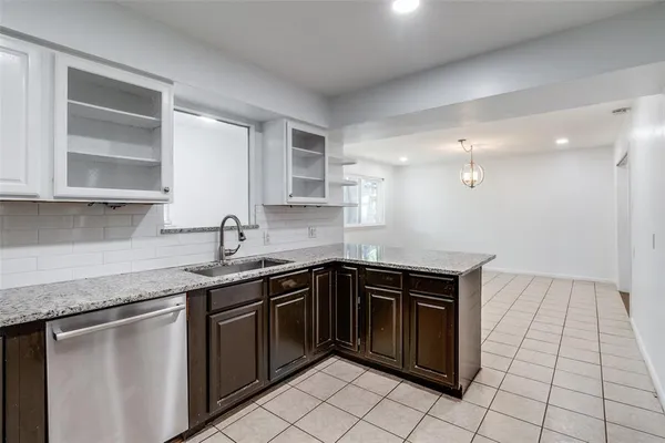 $3,290 | 6418 East Lovers Lane, Dallas, TX 75214