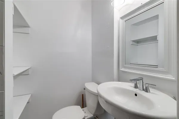 $3,290 | 6418 East Lovers Lane, Dallas, TX 75214