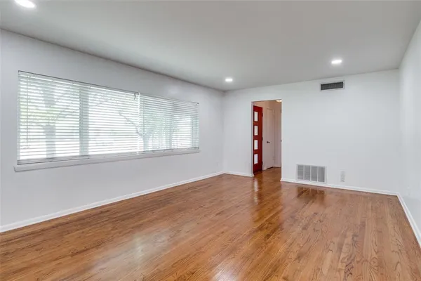 $3,290 | 6418 East Lovers Lane, Dallas, TX 75214