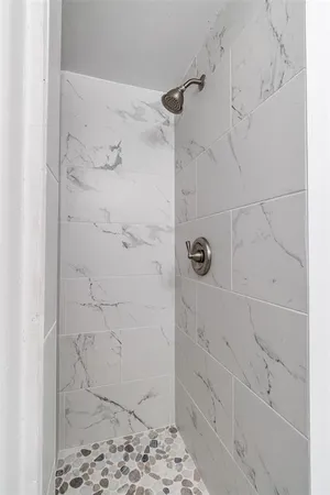 $3,290 | 6418 East Lovers Lane, Dallas, TX 75214