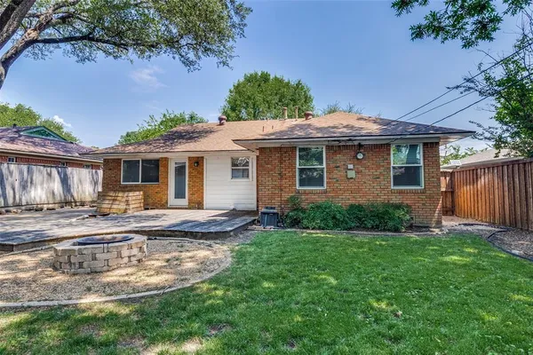 $3,290 | 6418 East Lovers Lane, Dallas, TX 75214