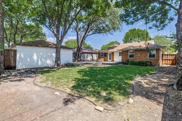 $3,290 | 6418 East Lovers Lane, Dallas, TX 75214