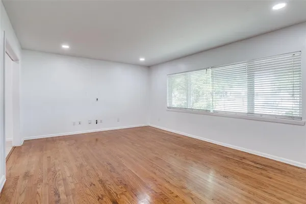 $3,290 | 6418 East Lovers Lane, Dallas, TX 75214