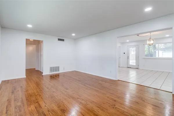 $3,290 | 6418 East Lovers Lane, Dallas, TX 75214