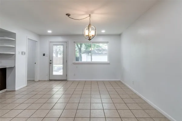 $3,290 | 6418 East Lovers Lane, Dallas, TX 75214