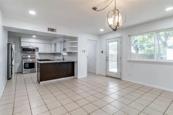 $3,290 | 6418 East Lovers Lane, Dallas, TX 75214