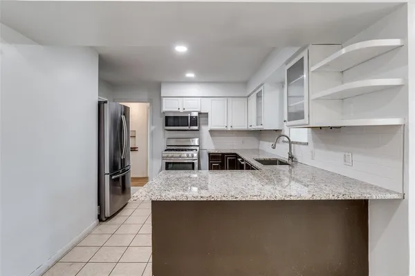 $3,290 | 6418 East Lovers Lane, Dallas, TX 75214