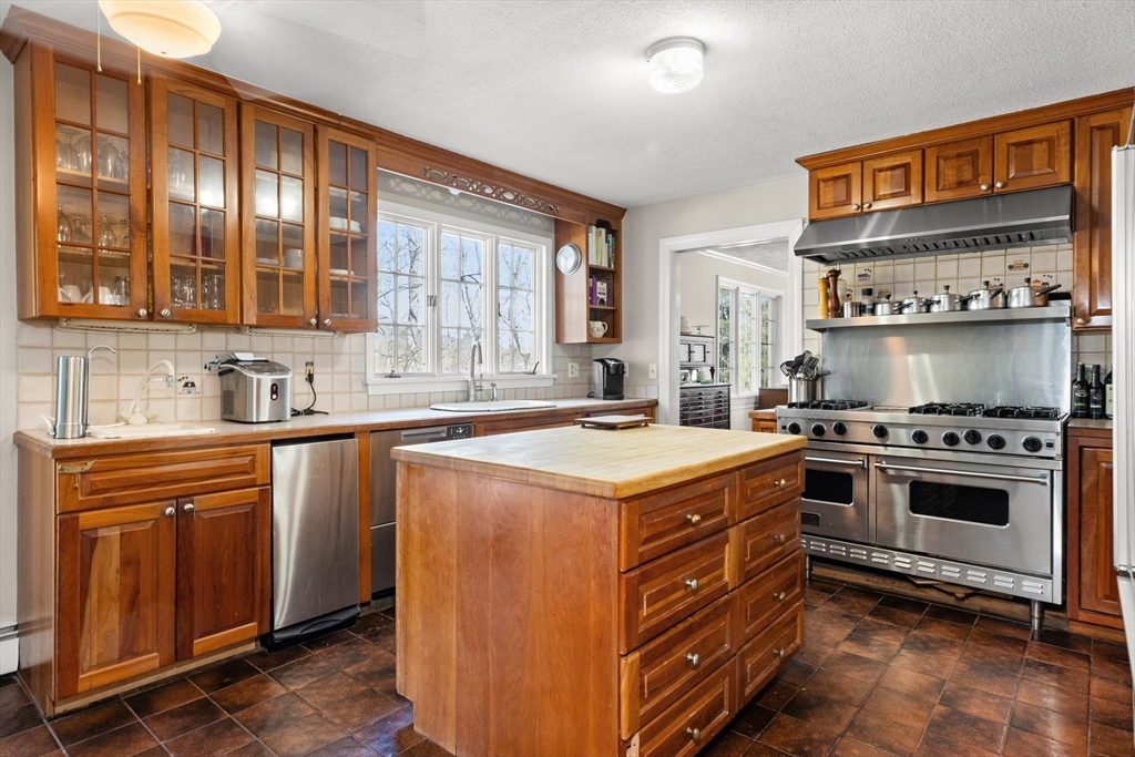 11 Pickman Road Beverly, MA 01915 - Photo 7 of 40