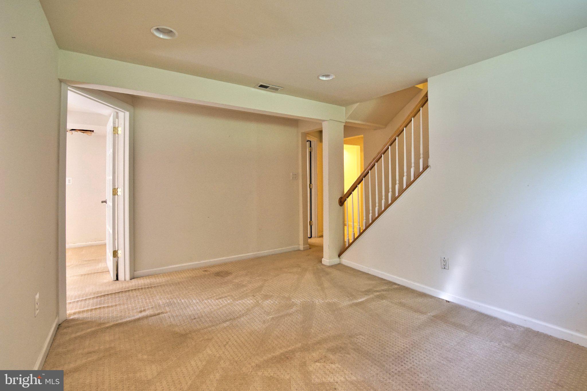 900 Walker Road Great Falls, VA 22066 - Photo 32 of 52 Spacious entryway with natural light.