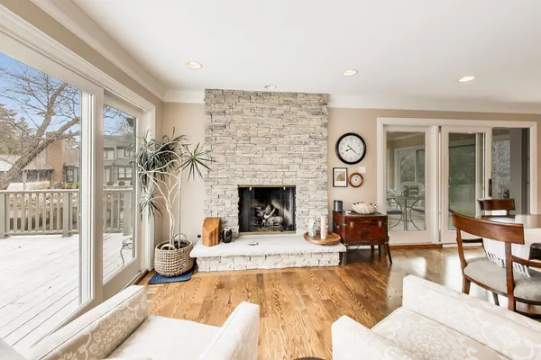 $949,000 | 12 Warrington Drive, Lake Bluff, IL 60044
