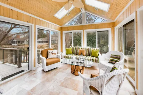 $949,000 | 12 Warrington Drive, Lake Bluff, IL 60044