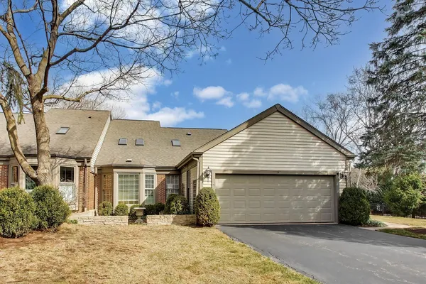 $949,000 | 12 Warrington Drive, Lake Bluff, IL 60044