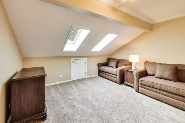 $949,000 | 12 Warrington Drive, Lake Bluff, IL 60044