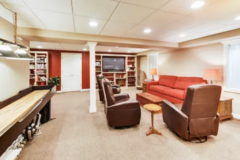 $949,000 | 12 Warrington Drive, Lake Bluff, IL 60044