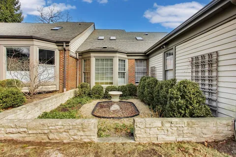 $949,000 | 12 Warrington Drive, Lake Bluff, IL 60044