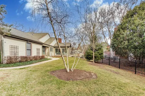 $949,000 | 12 Warrington Drive, Lake Bluff, IL 60044