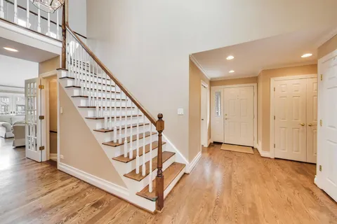 $949,000 | 12 Warrington Drive, Lake Bluff, IL 60044