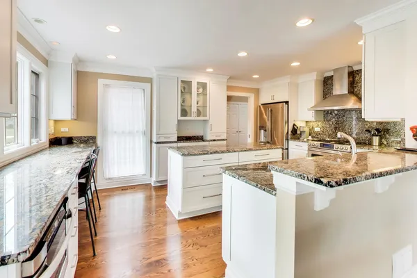 $949,000 | 12 Warrington Drive, Lake Bluff, IL 60044