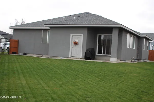 $380,000 | 200 Villa Real Drive, Sunnyside, WA 98944