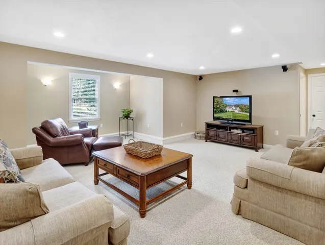 $1,050,000 | 1620 West Street, Wrentham, MA 02093