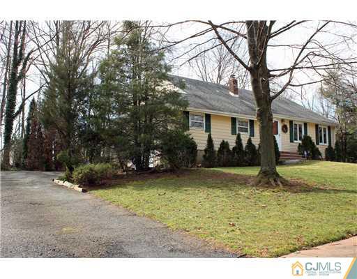 19 Timber Road Edison, NJ 08820 - Photo 12 of 25 a backyard of a house with lots of green space