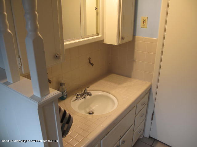 3305 Bedford Road Amarillo, TX 79106 - Photo 16 of 21 a bathroom with a sink and a mirror
