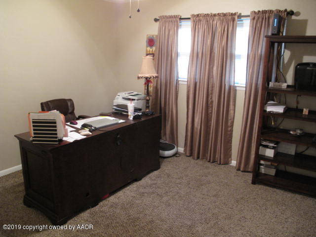 3305 Bedford Road Amarillo, TX 79106 - Photo 18 of 21 a room with a window