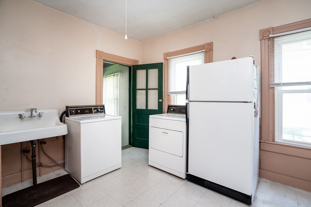 98 Yale Street Springfield, MA 01109 - Photo 20 of 33 Gallery Image 20