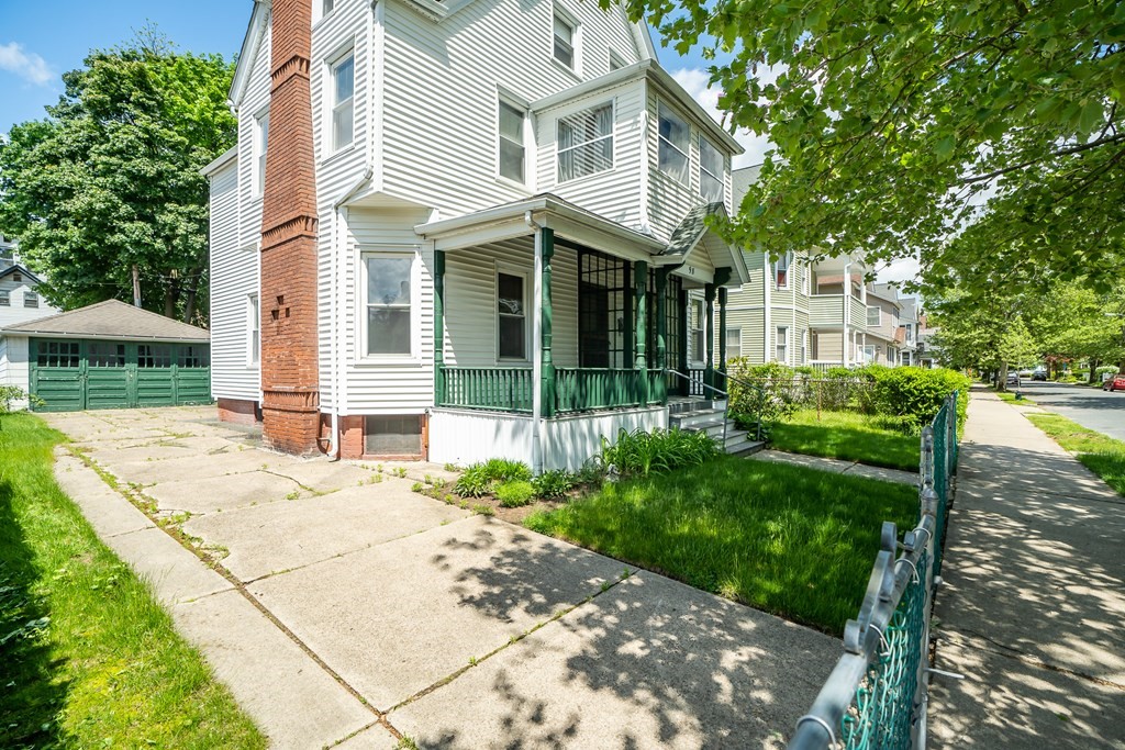 98 Yale Street Springfield, MA 01109 - Photo 3 of 33 Gallery Image 3