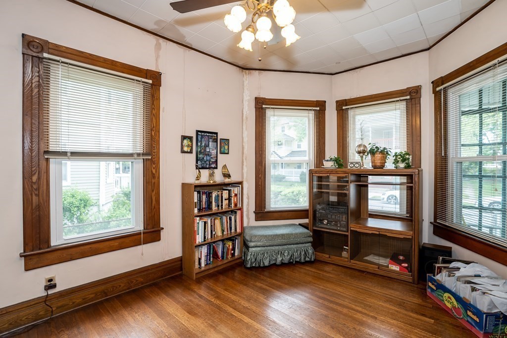 98 Yale Street Springfield, MA 01109 - Photo 5 of 33 Gallery Image 5