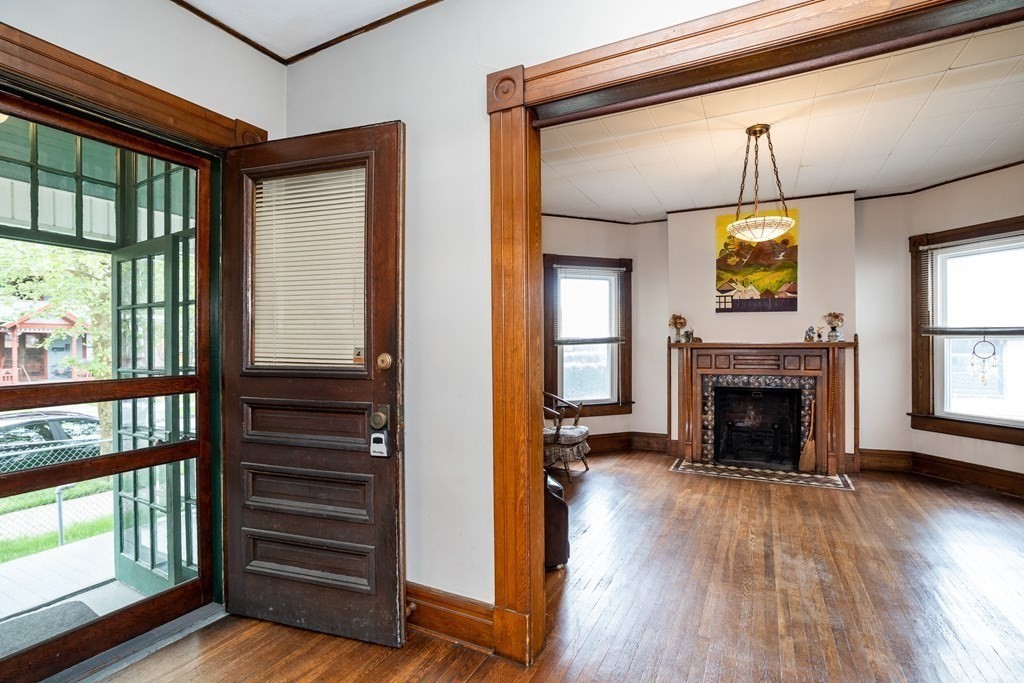 98 Yale Street Springfield, MA 01109 - Photo 8 of 33 Gallery Image 8