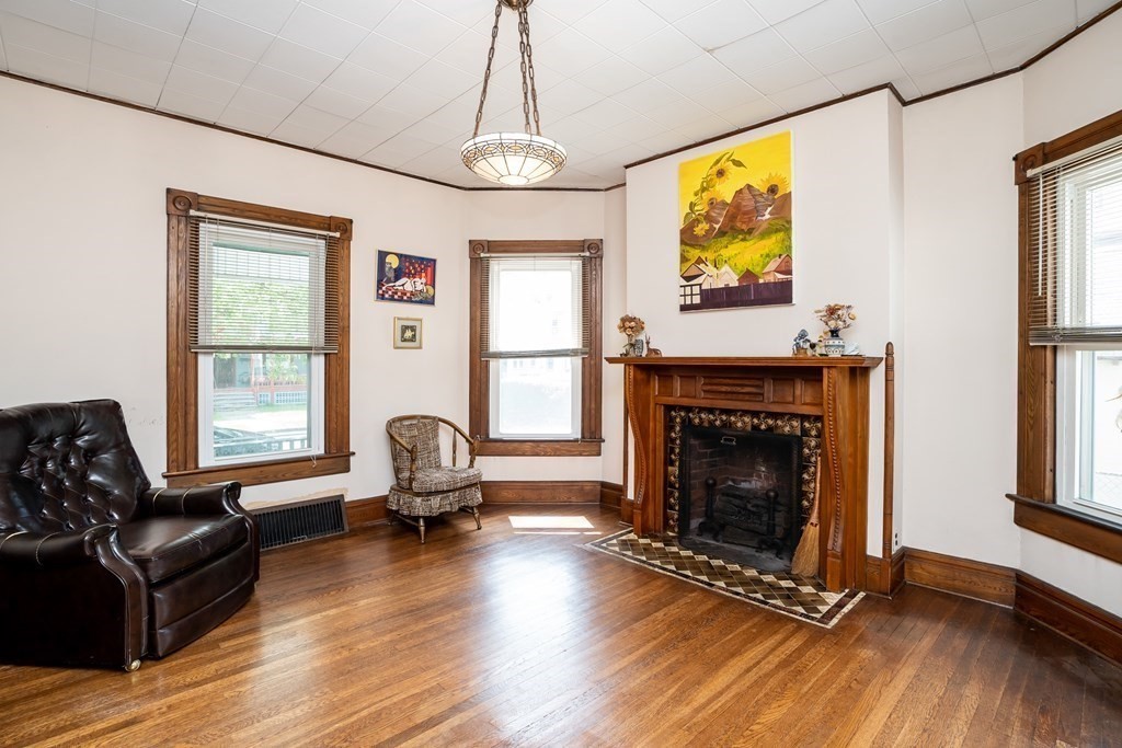 98 Yale Street Springfield, MA 01109 - Photo 10 of 33 Gallery Image 10