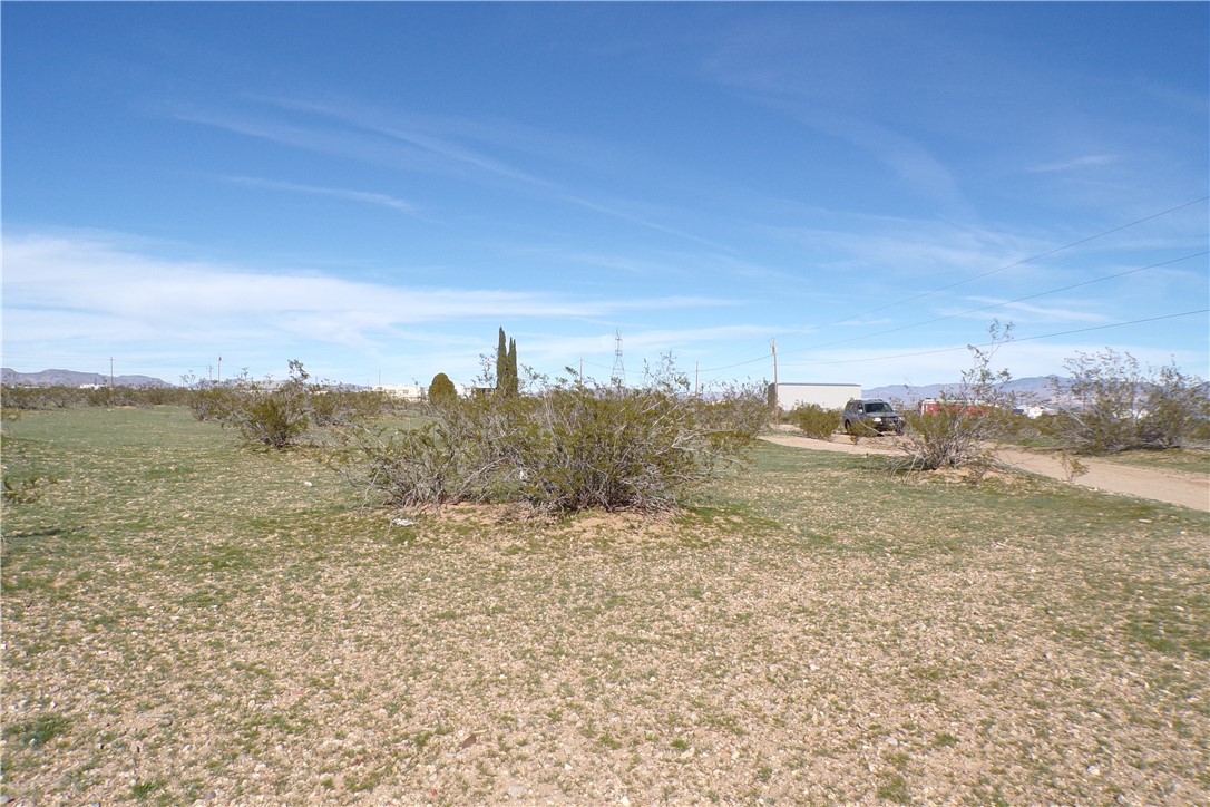 2289 South Canelo Road Golden Valley, AZ 86413 - Photo 54 of 54 View of grassy yard