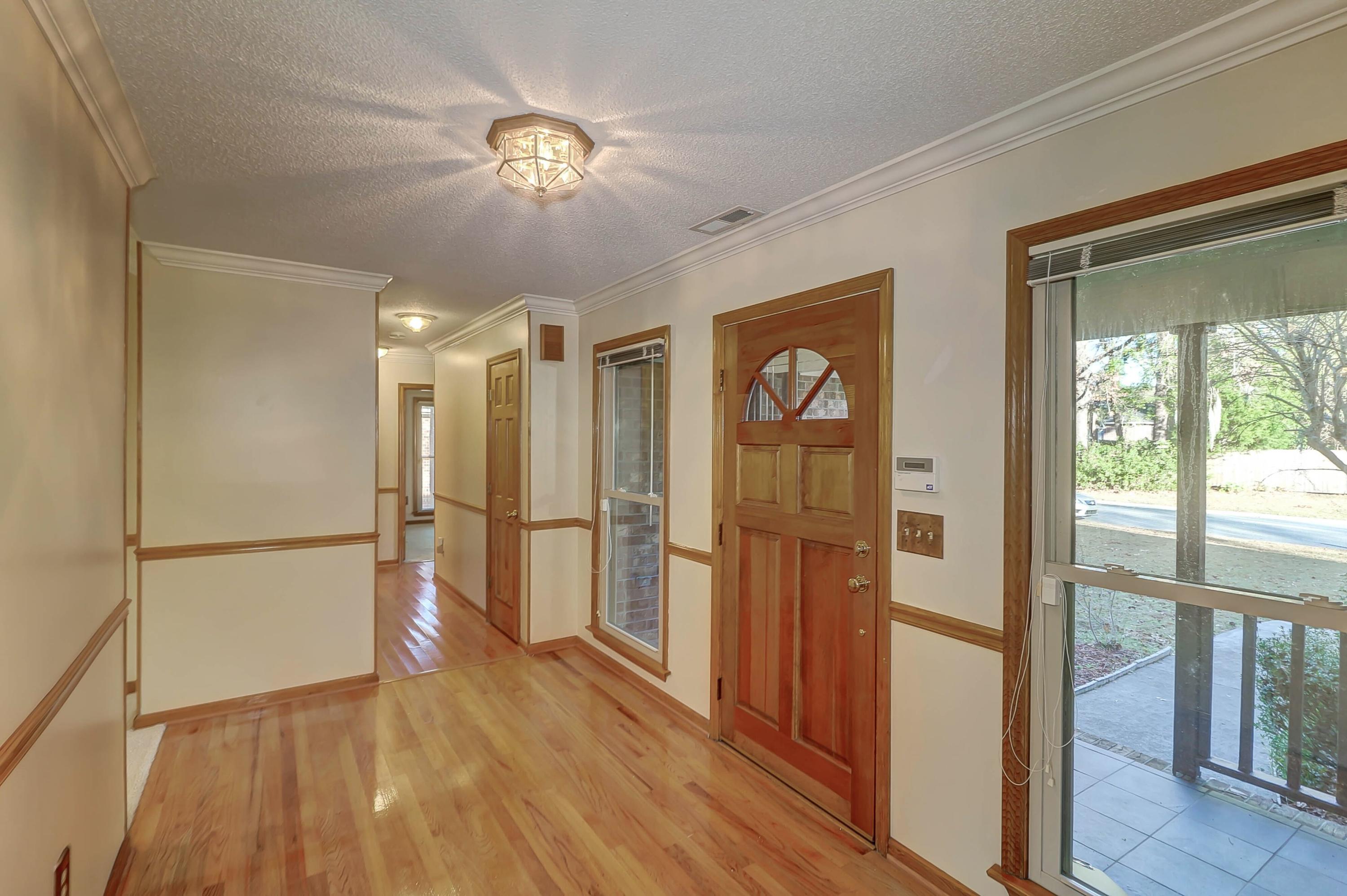 2305 Pristine View Road Charleston, SC 29414 - Photo 5 of 46 PwuZQUyQ_jpeg