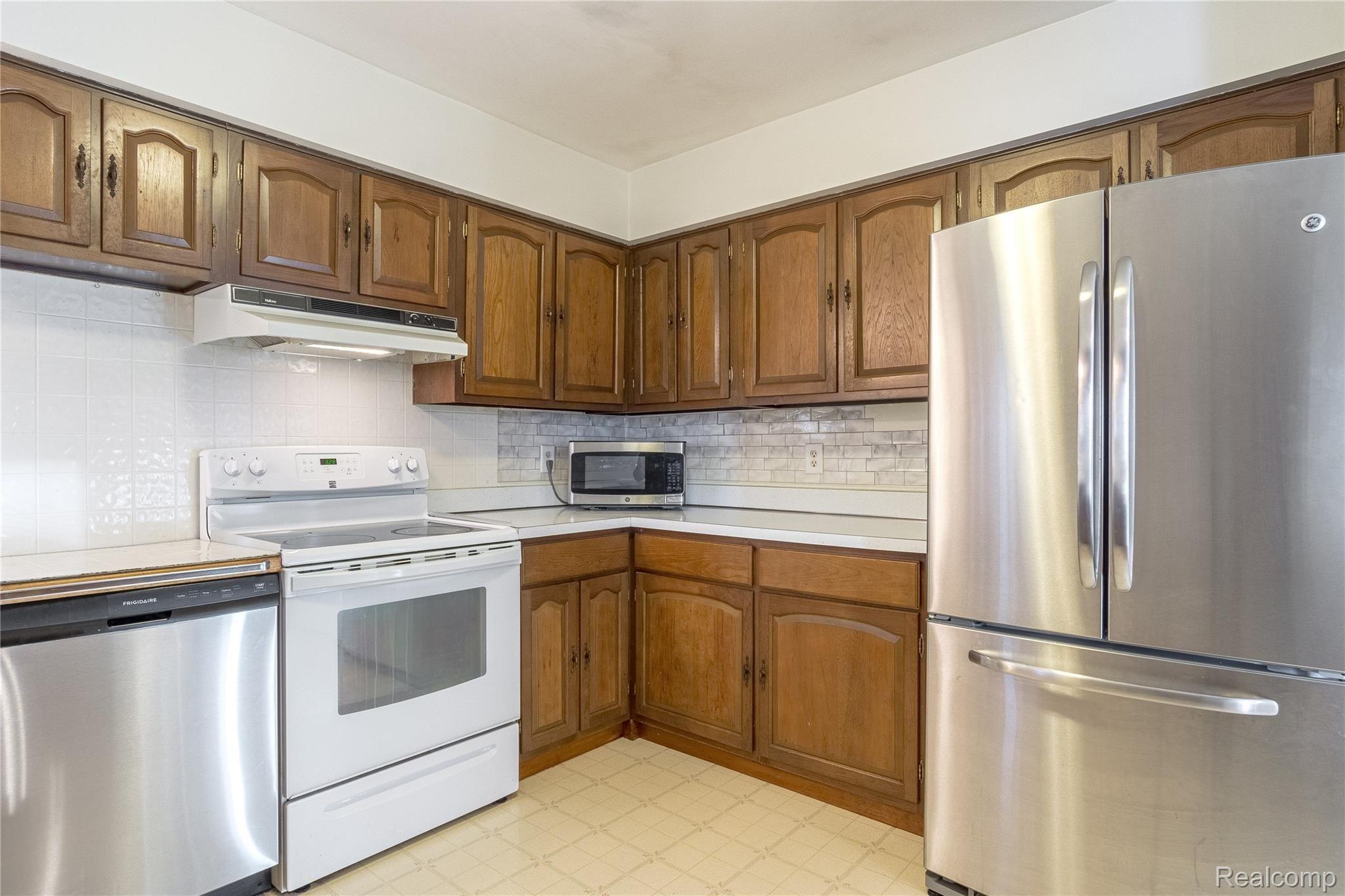 2730 Nadeau Road Monroe, MI 48162 - Photo 22 of 49 Kitchen