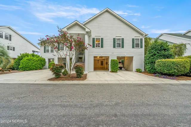 $2,600 | 3145 Lakeside Commons Drive Southeast, Unit 1, Southport, NC 28461