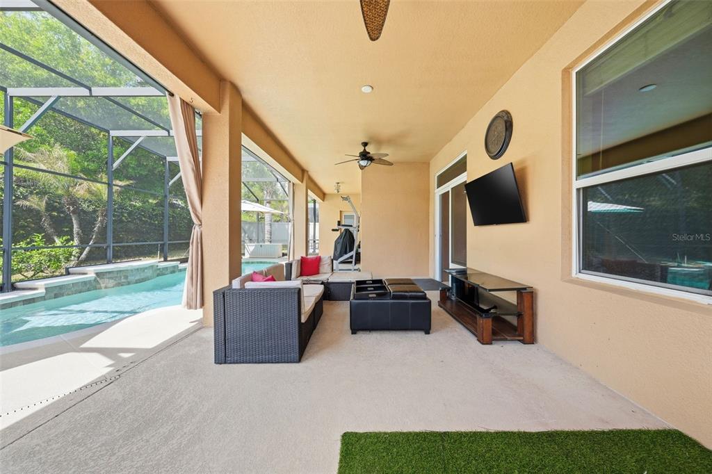 979 Counts Crest Circle Apopka, FL 32712 - Photo 19 of 48 a living room with patio furniture and a flat screen tv