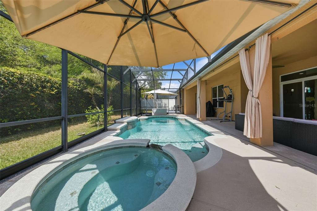 979 Counts Crest Circle Apopka, FL 32712 - Photo 20 of 48 a swimming pool with outdoor seating and yard