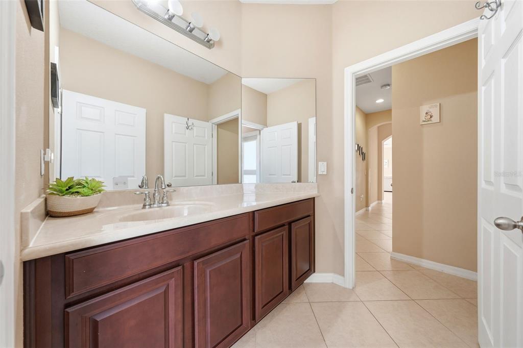 979 Counts Crest Circle Apopka, FL 32712 - Photo 32 of 48 a bathroom with a sink and a mirror