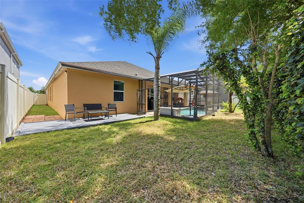 979 Counts Crest Circle Apopka, FL 32712 - Photo 36 of 48 a view of a house with backyard and sitting area