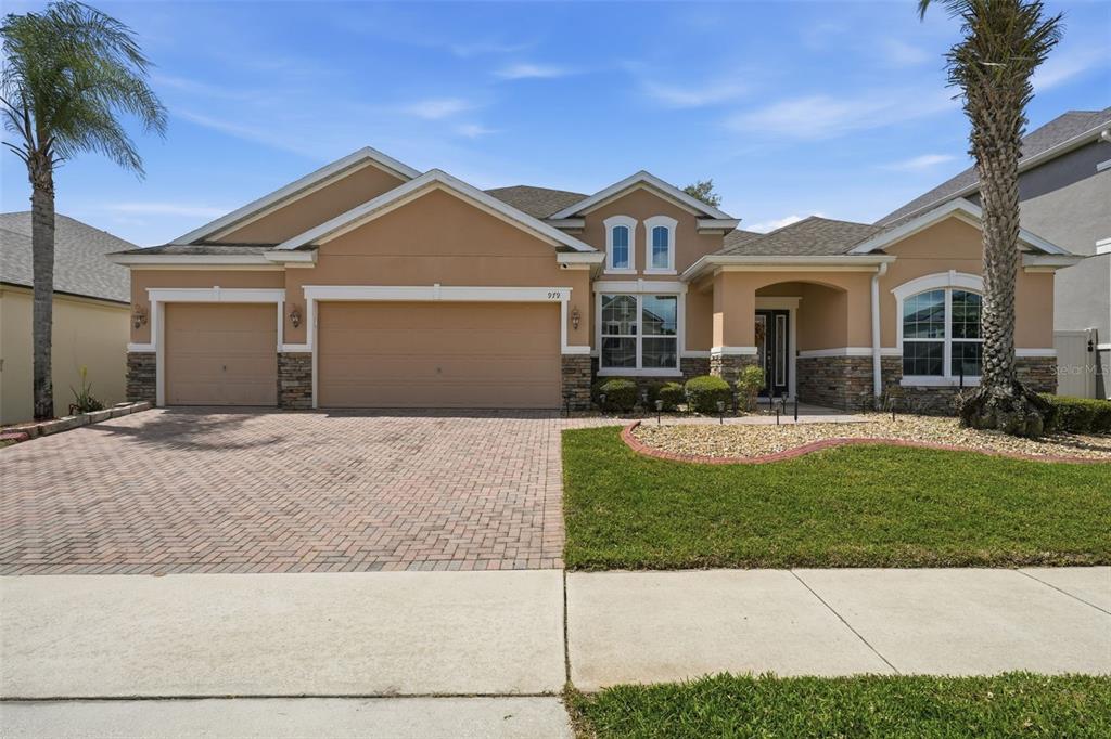 979 Counts Crest Circle Apopka, FL 32712 - Photo 47 of 48 a front view of a house with a yard