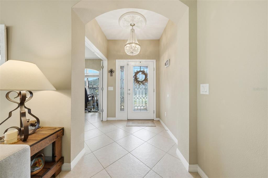 979 Counts Crest Circle Apopka, FL 32712 - Photo 5 of 48 a view of entryway with livingroom