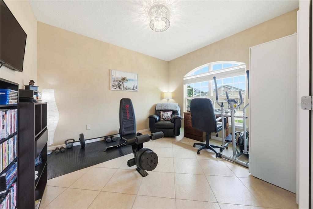 979 Counts Crest Circle Apopka, FL 32712 - Photo 7 of 48 a view of a room with gym equipment
