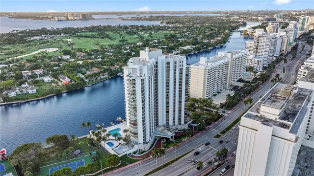 $1,950,000 | 5500 Collins Avenue, Unit 802, Miami Beach, FL 33140