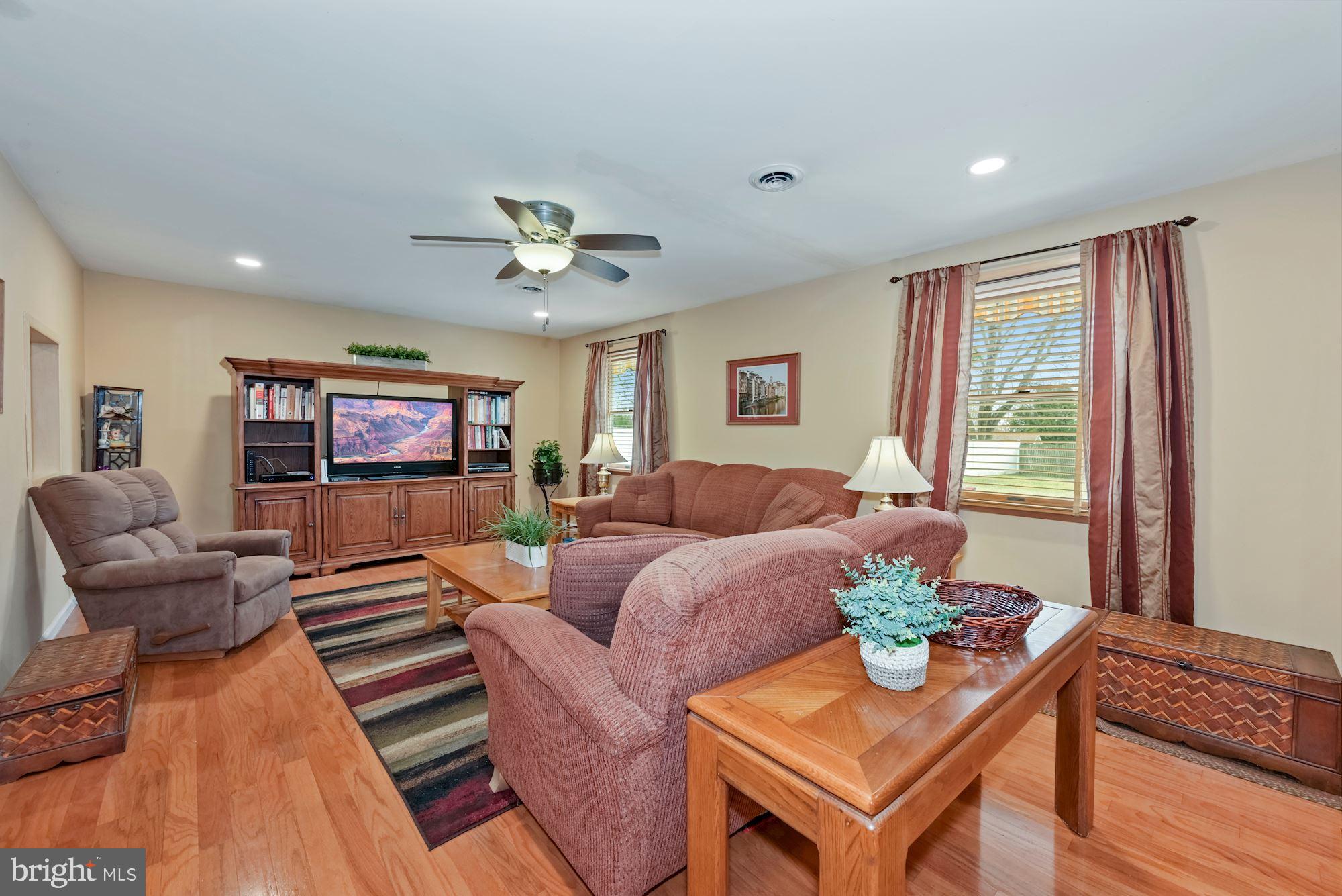 203 Paddock Way Delran, NJ 08075 - Photo 19 of 30 Family Room